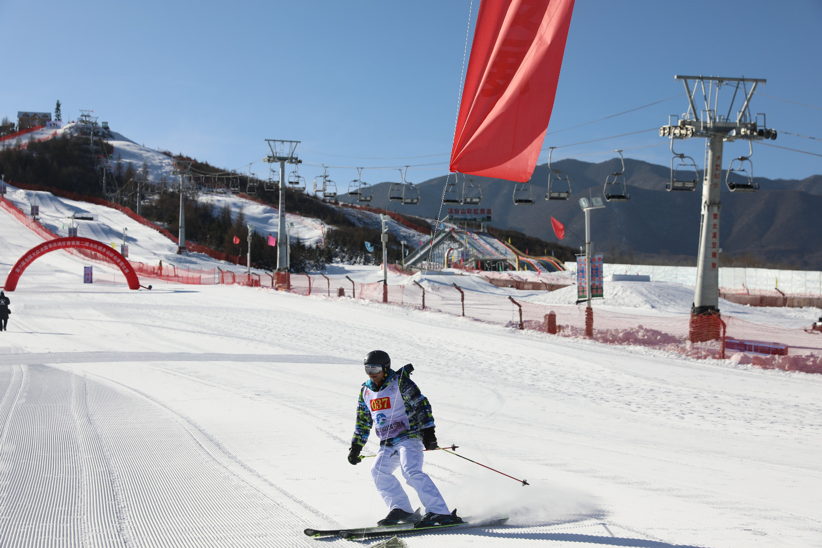 5.和政松鸣岩国际滑雪场(法台山景区).jpg